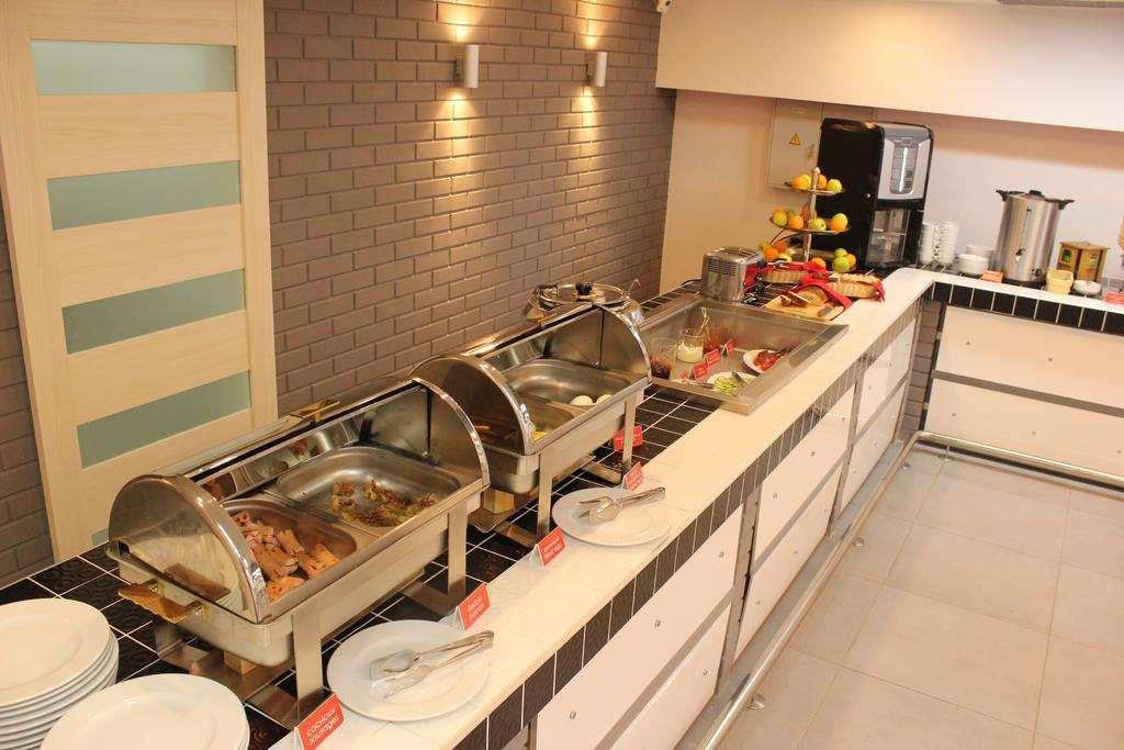 Chisto Hotel Gomel Restoran gambar