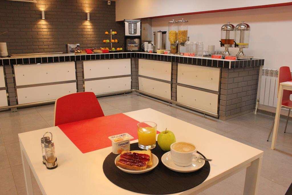 Chisto Hotel Gomel Restoran gambar